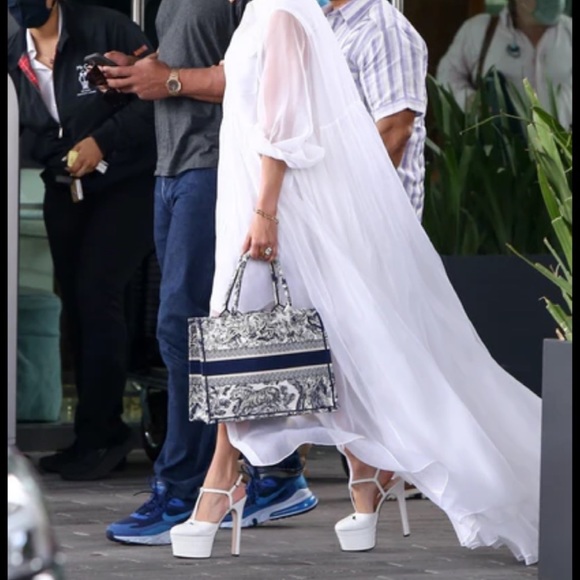 LOOKING FOR: GUCCI Angel Leather Platform Sandals. - Picture 5 of 5